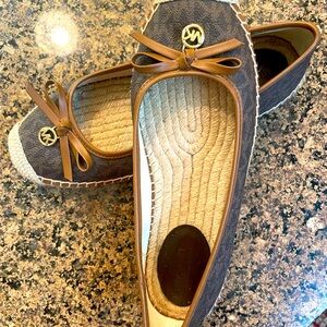 Michael Kors size 7 tan flats